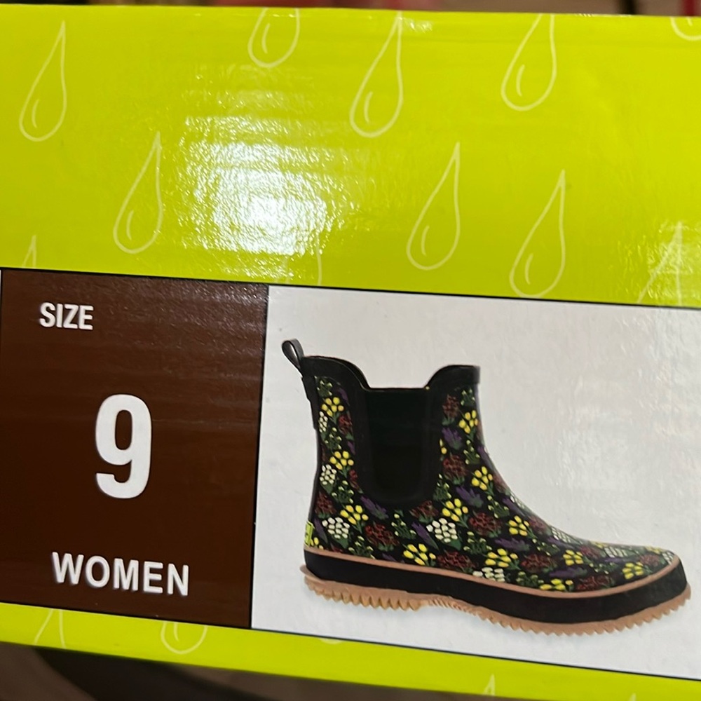 Rain boot buy one get one free